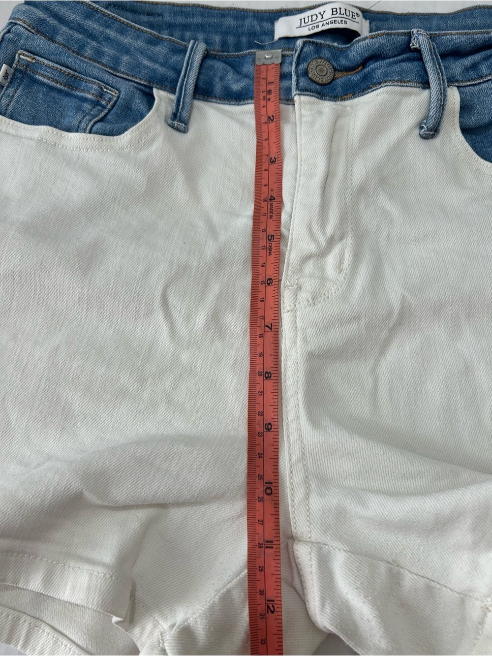 Judy Blue Denim Shorts Women
Size L White Blue Casual
Summer Stretch - Picture 11 of 12